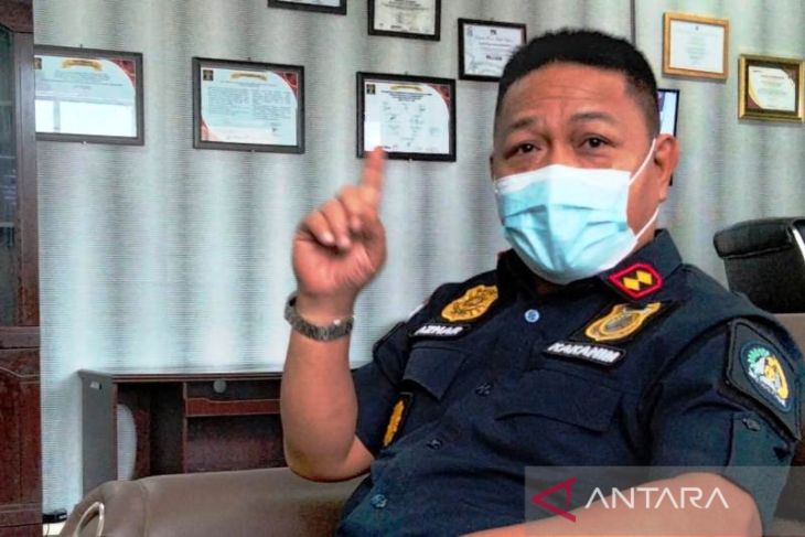 Imigrasi Aceh Barat pulangkan TKA China terkait dengan video viral gunakan seragam mirip militer
