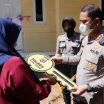 Air mata Kartini usai dapat rumah dari Polres Aceh Timur