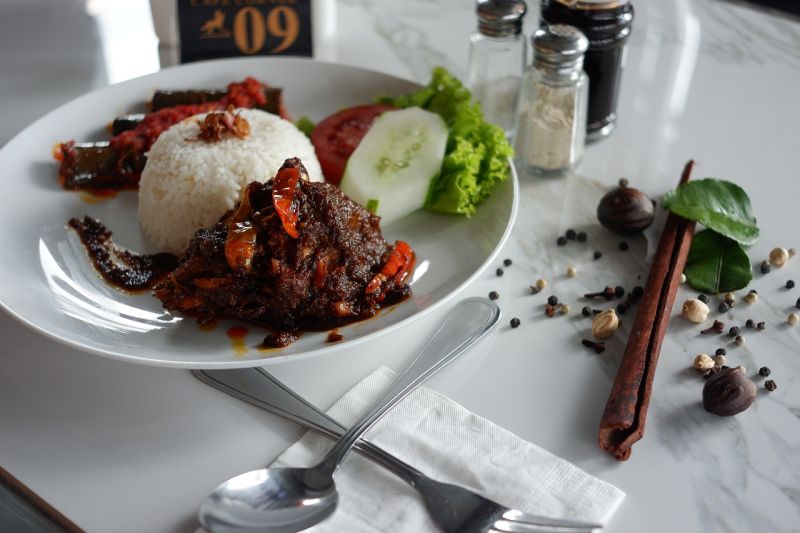 Kiat makan nasi Padang tanpa khawatir kolesterol