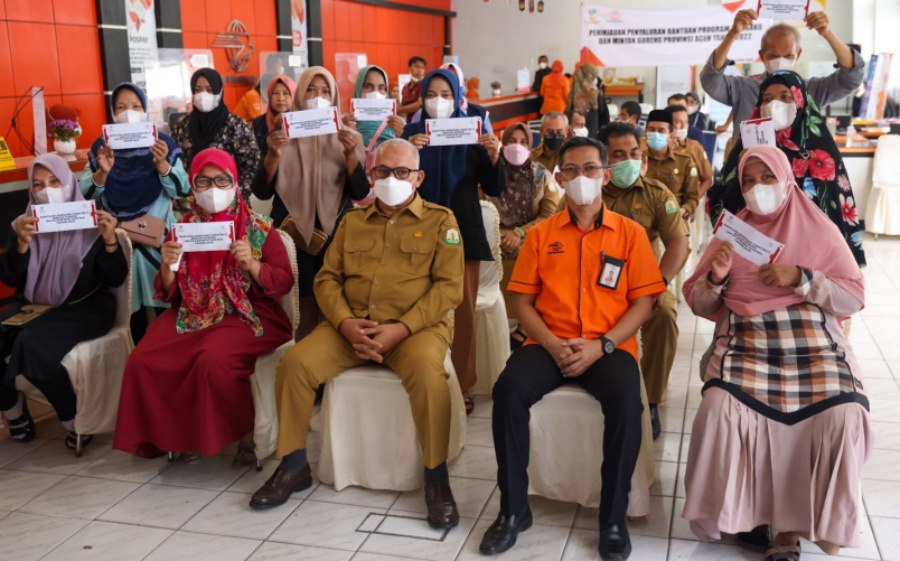 Presiden Joko Widodo pantau penyaluran BLT minyak goreng di Aceh