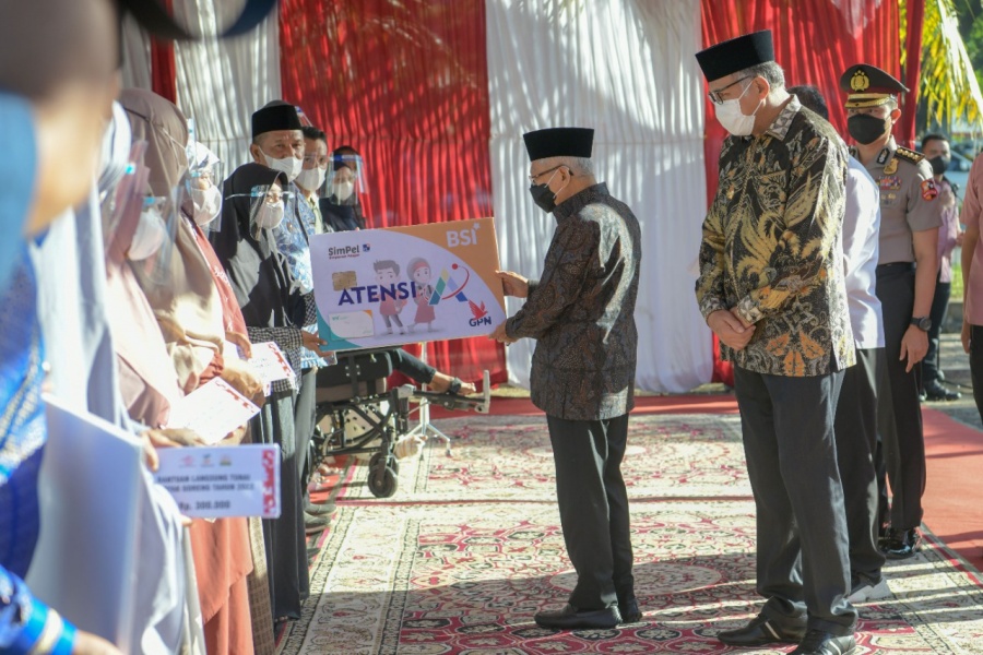 Wapres serahkan BLT minyak goreng untuk warga Aceh Besar dan Banda Aceh
