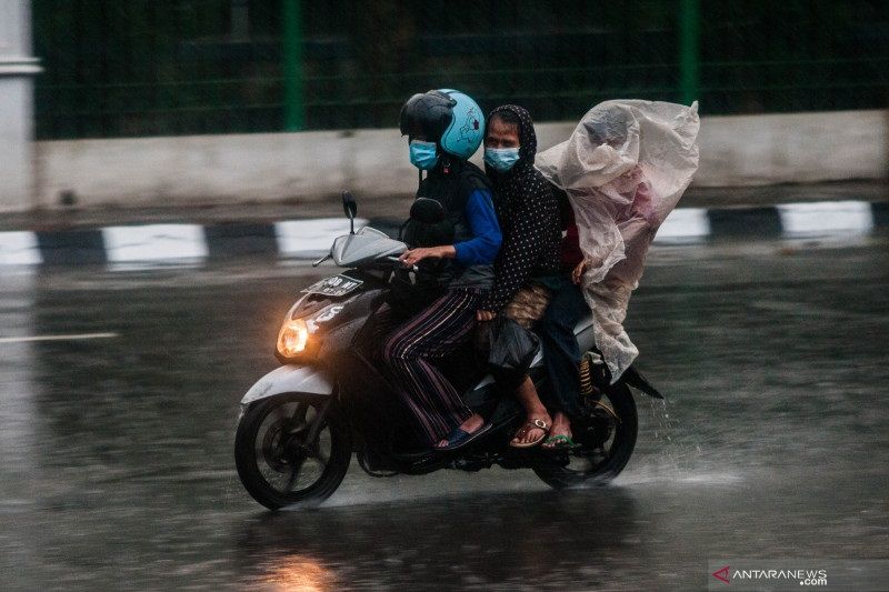 BMKG: Waspada potensi hujan lebat disertai petir di Aceh