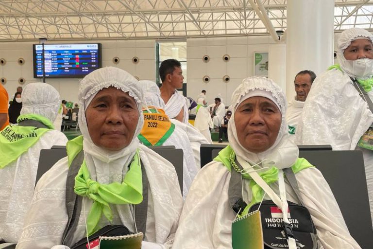 Mariano dan Mariana lahir hingga tunaikan haji bersama