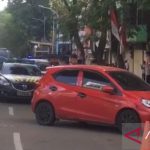 Polisi Palembang amankan Honda Brio di dalamnya ada senjata api