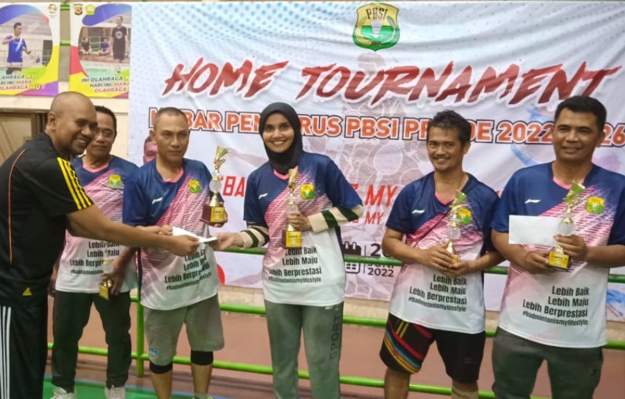 Ganda Afriani dan Mufdhillah juarai Home Tournament antar pengurus PBSI Aceh