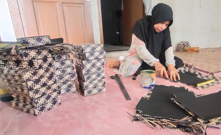 IKM Tika Raja milik Mainiar binaan Disperindag Aceh jaga tradisi leluhur