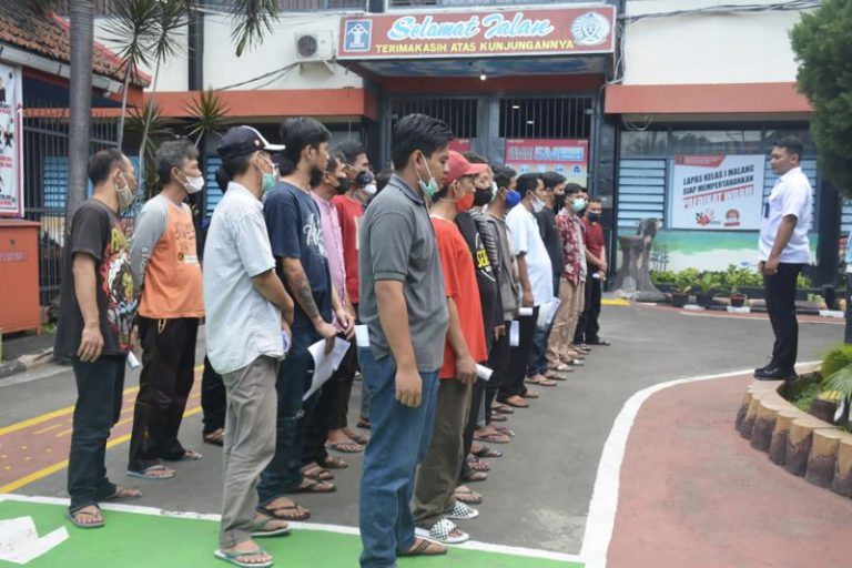 Puluhan narapidana di Lapas Malang terima asimilasi rumah