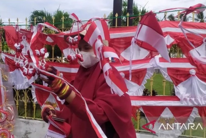 Penjual bendera merah putih mulai menjamur di Banda Aceh