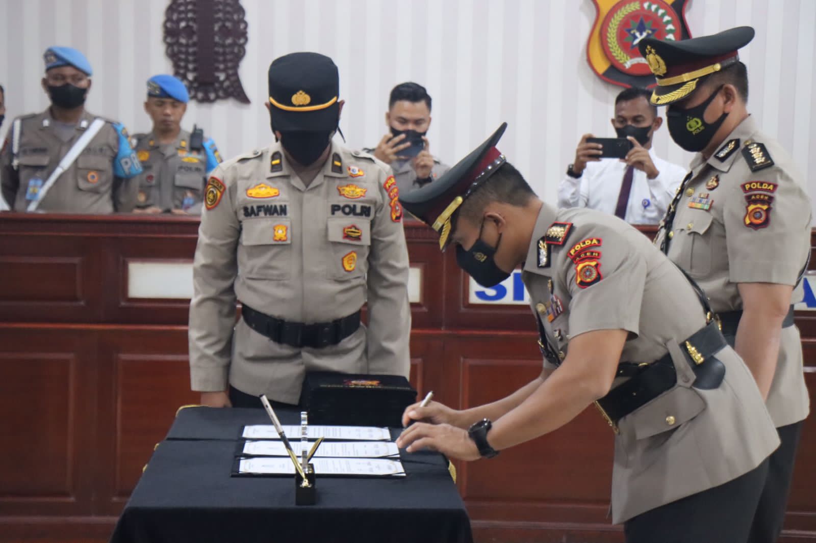 Irjen Ahmad Haydar kukuhkan Muji Ediyanto sebagai Dirlantas Polda Aceh