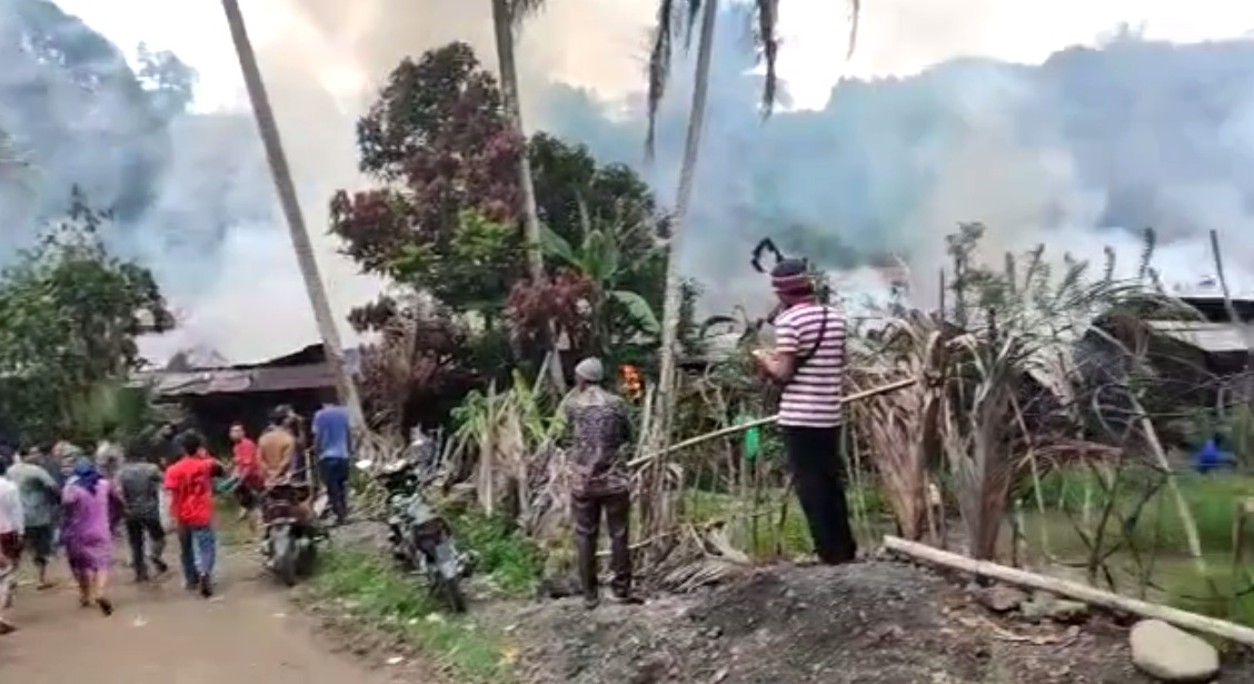 Belasan rumah di Aceh hangus terbakar