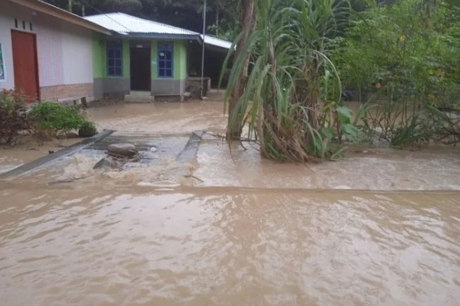 Sungai Aceh Tamiang meluap, dua kampung terendam