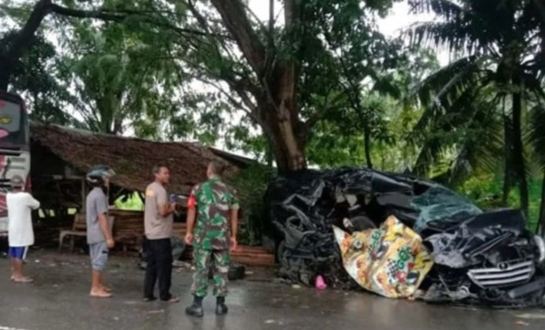 Dua meninggal dan enam luka-luka dalam tabrakan bus di Aceh Timur