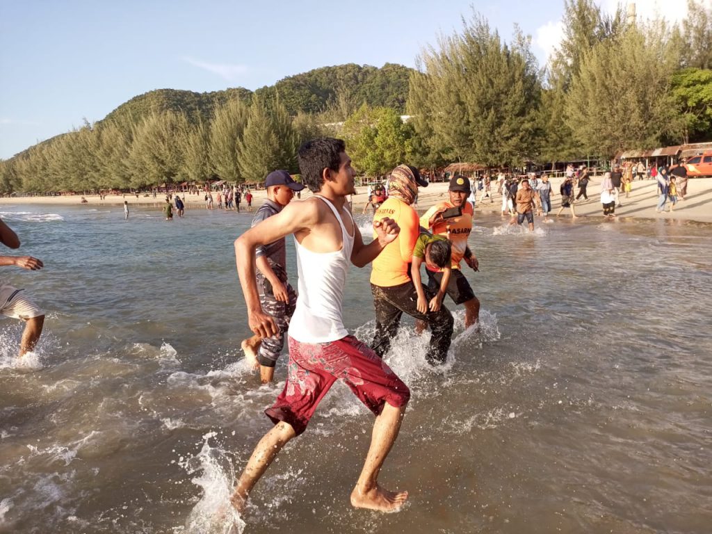 Empat Anak Terseret Arus di Pantai Lhoknga Aceh Besar