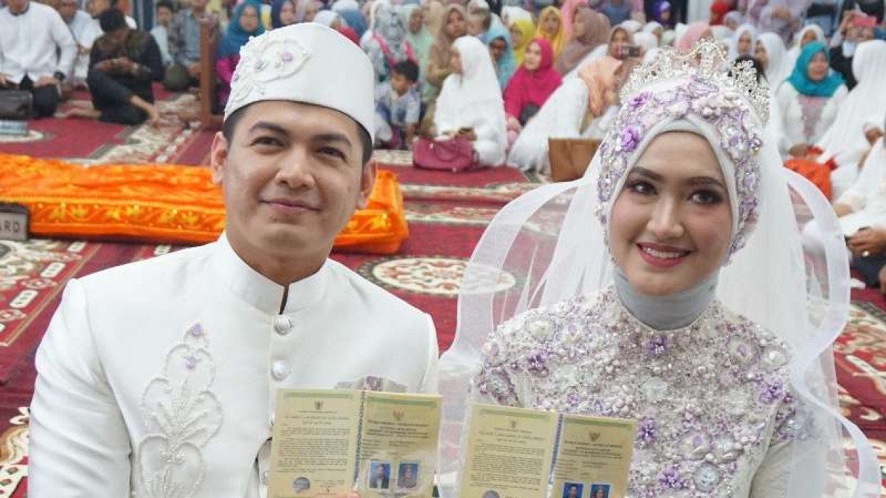 Ratusan pasangan menikah di Masjid Raya Baiturrahman