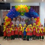 Puluhan anak TK di Banda Aceh diperkenalkan cara membuat burger