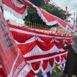 Pedagang bendera menjamur di Banda Aceh, omzetnya kian menurun