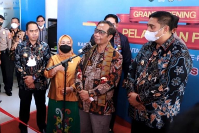 Istri Sambo ditetapkan sebagai tersangka, Mahfud MD: Terserah polisi ajalah