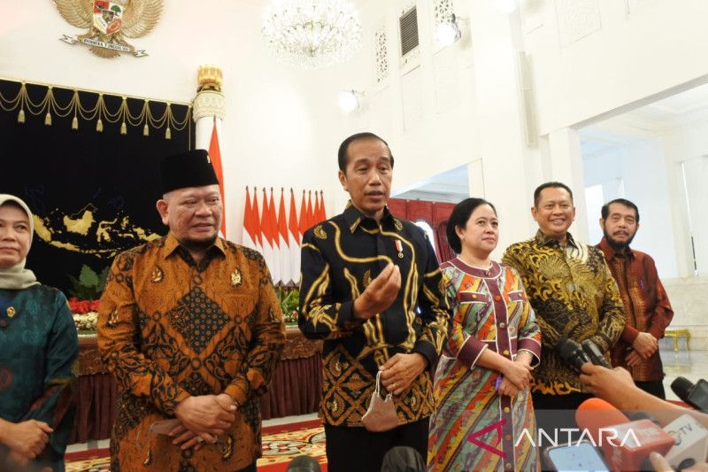 Ditanyai soal Brigadir J, Jokowi persilakan wartawan tanya ke Kapolri