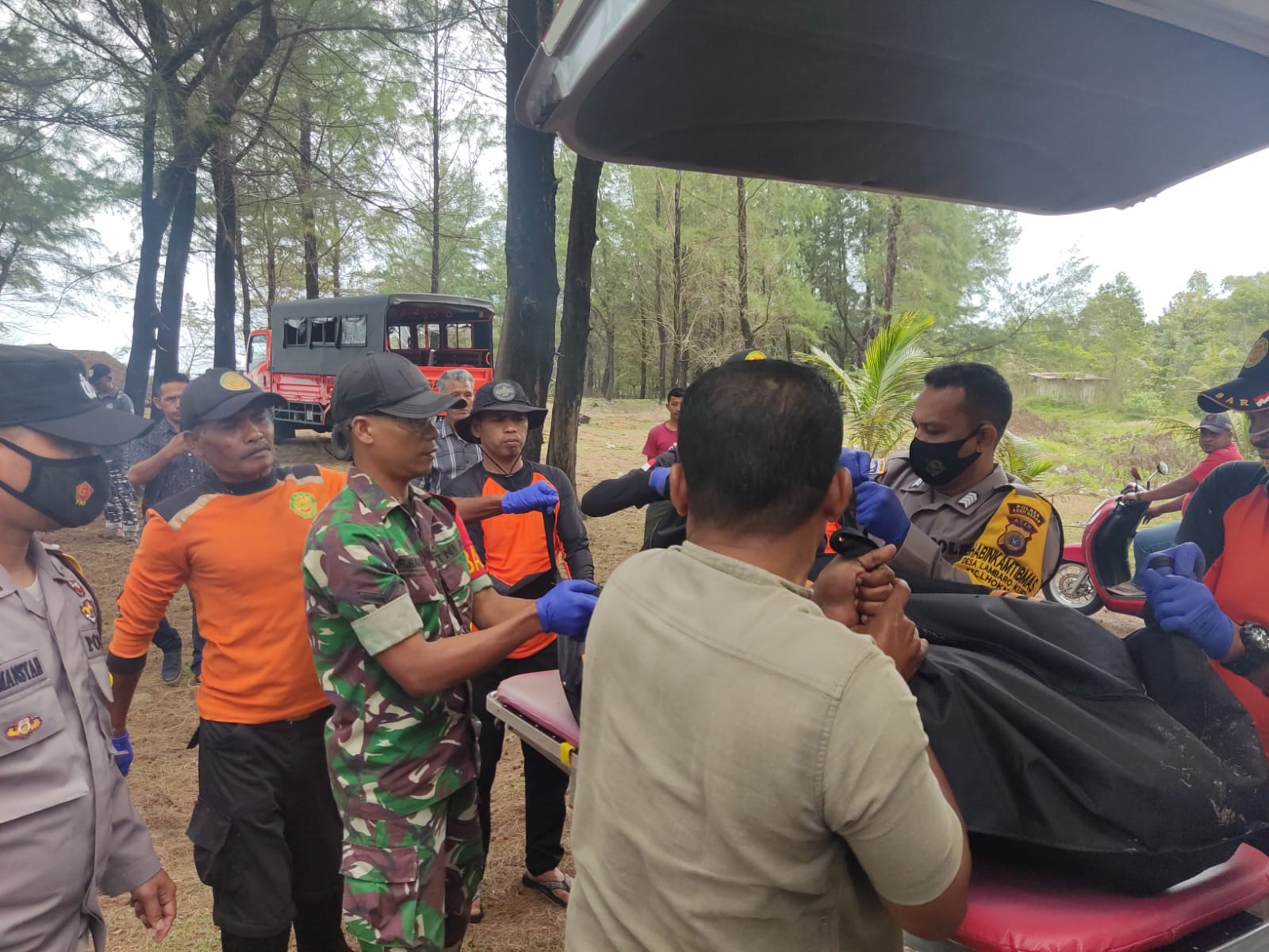 Warga Aceh Besar terseret arus saat memancing di Pantai Lhoknga