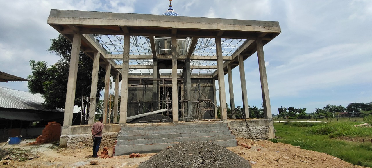 Tangga proyek musala di Pijay dibangun tanpa pondasi
