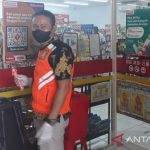 Polisi selidiki kasus pembobolan minimarket yang terekam CCTV