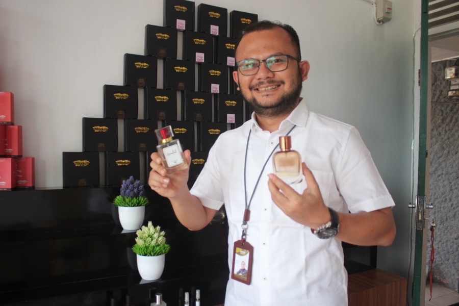 Pihaknya juga fokus mendorong lahirnya sentra IKM di Aceh yang memanfaatkan bahan baku nilam sebagai produk utama, seperti industri parfum, obat-obatan, dan serta produk kesehatan lainnya.