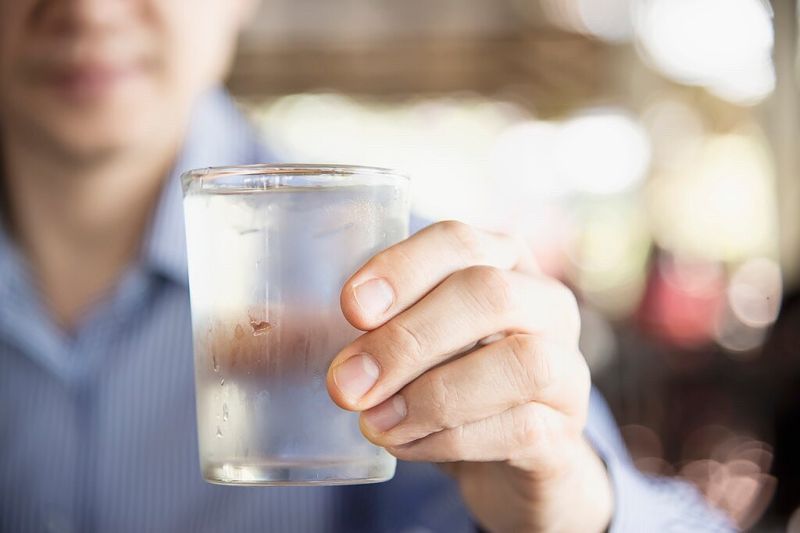Minum air dingin bikin gemuk, mitos atau fakta?