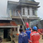 Rumah dua lantai terbakar di Aceh Tamiang