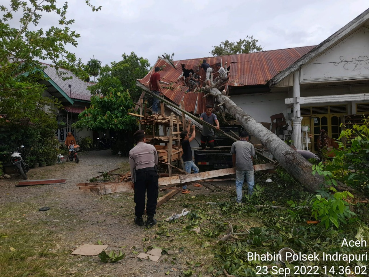 Rumah warga Aceh Besar rusak akibat angin kencang