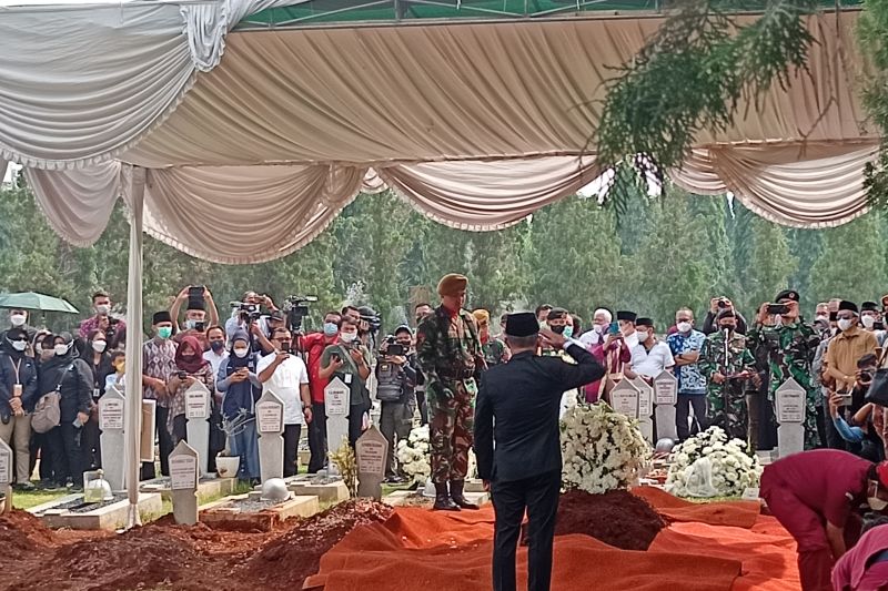 Azyumardi Azra dimakamkan di Taman Makan Pahlawan Kalibata
