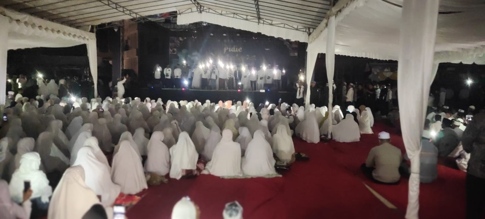 Ribuan jemaah larut dalam zikir akbar bertema 'Pidie Bershalawat'