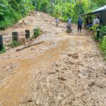 Longsor timbun badan jalan di Aceh Selatan