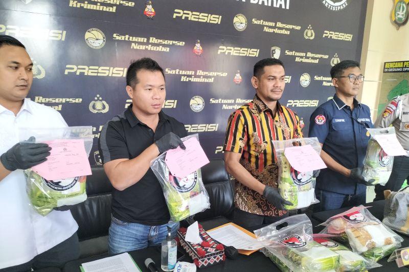 Polres Jakbar bongkar 10 kg sabu di halaman rumah warga Aceh