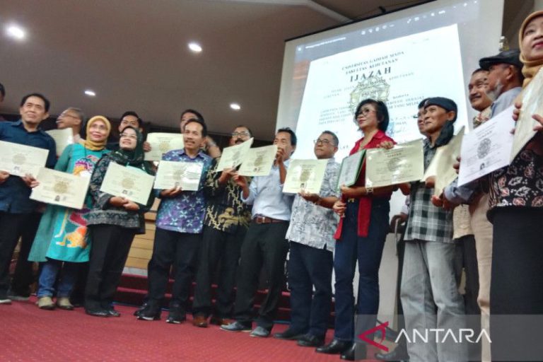 Bahas terkait ijazah, teman seangkatan Jokowi berkumpul di Yogyakarta