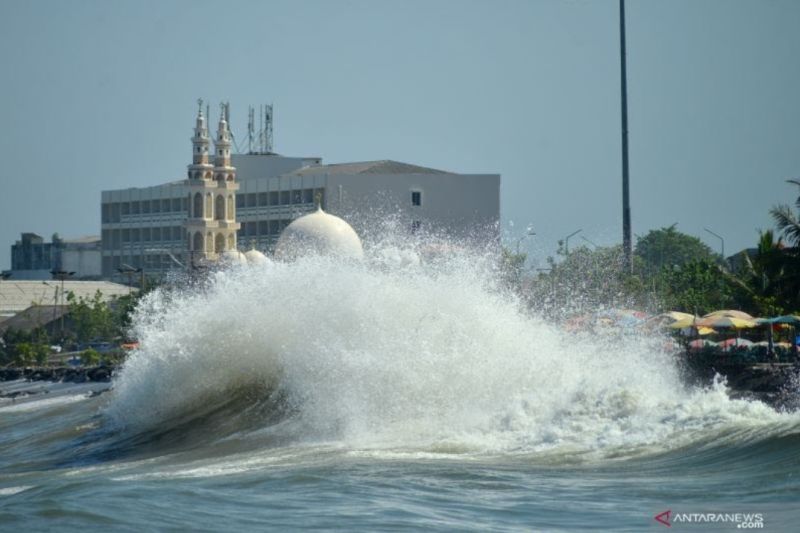 BMKG ingatkan gelombang hingga 2,5 meter di perairan Aceh