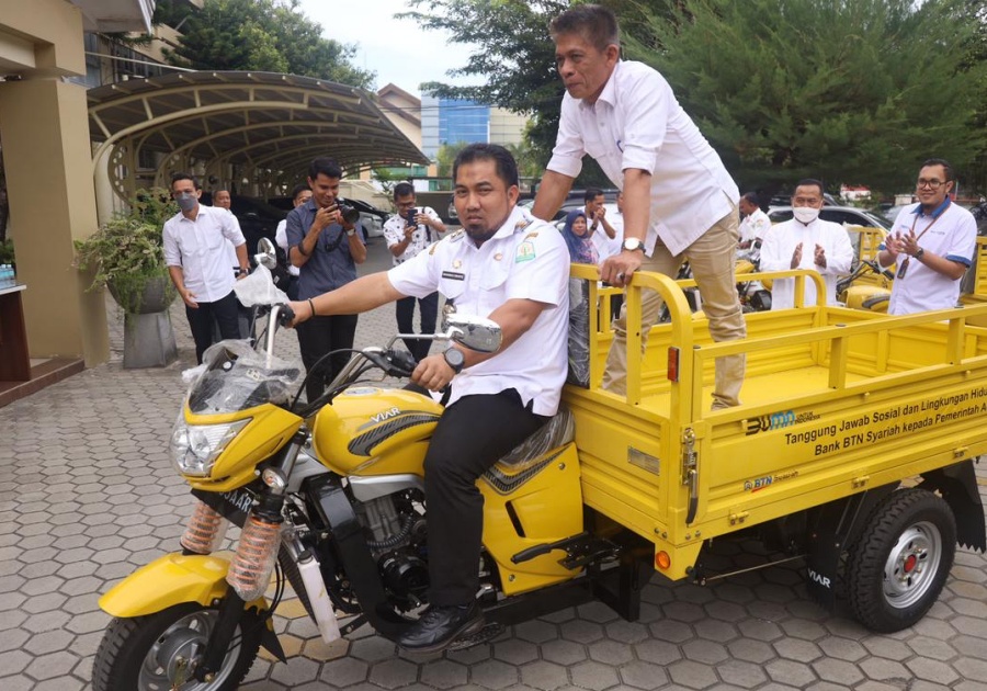 BTN Syariah bantu dua unit roda tiga untuk Pemkab Aceh Besar