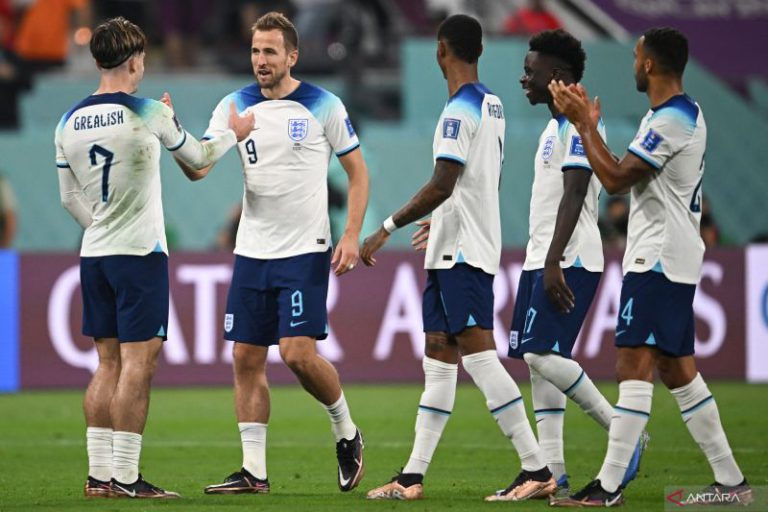 Inggris lumatkan Iran dengan skor 6-2