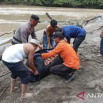 Basarnas evakuasi korban tenggelam di sungai pedalaman Aceh Barat