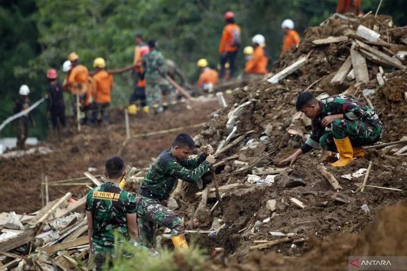Tim SAR lanjutkan pencairan sembilan korban gempa Cianjur