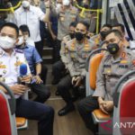 Personel Polda Metro diminta naik TransJakarta saat ke kantor