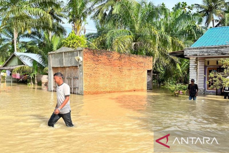 858 warga Aceh Tamiang mengungsi akibat banjir
