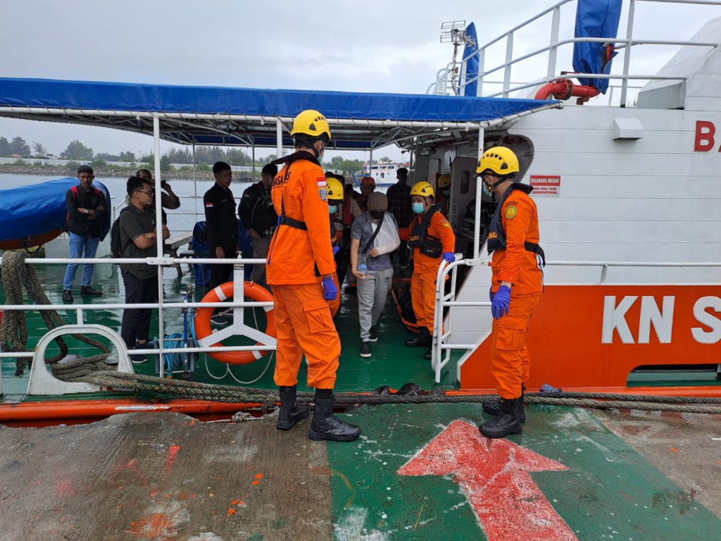 Teluka akibat ledakan, ABK kapal berbendera Liberia dievakuasi ke Banda Aceh