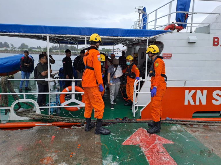 Teluka akibat ledakan, ABK kapal berbendera Liberia dievakuasi ke Banda Aceh
