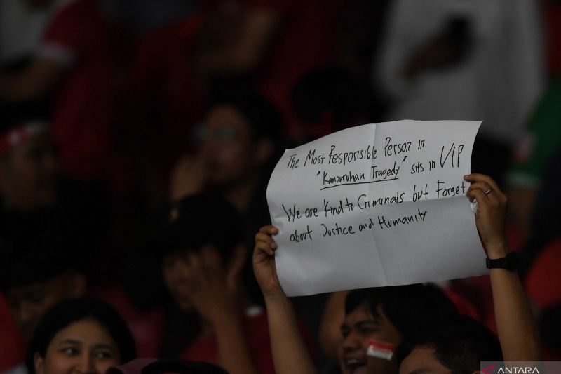 Suporter Indonesia rusak bus timnas Thailand, PSSI minta maaf