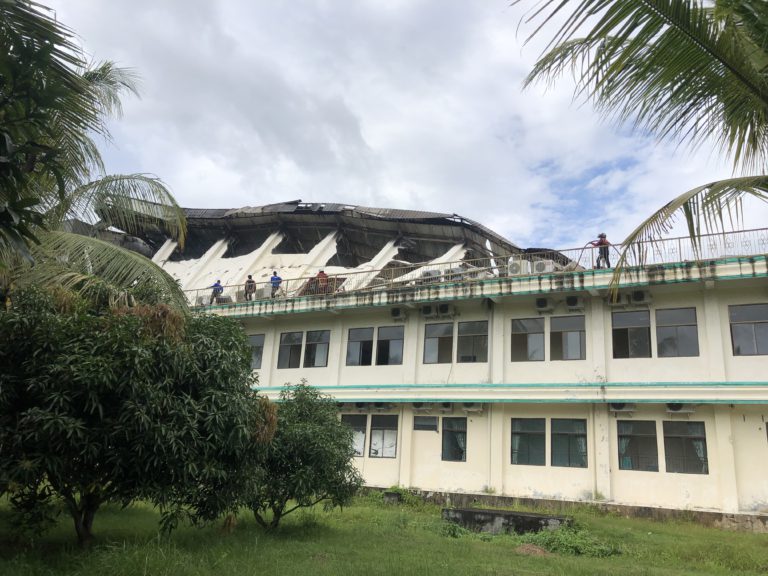 Bangunan Aula Universitas Abulyatama roboh usai terbakar