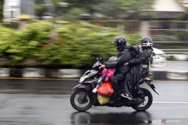 Kota Banda Aceh hari ini hujan ringan