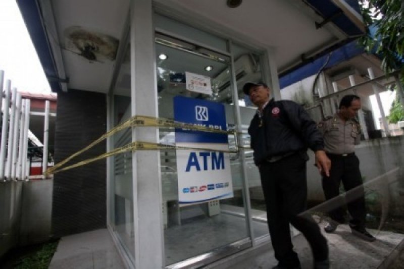 Polisi tangkap dua pembobol mesin ATM