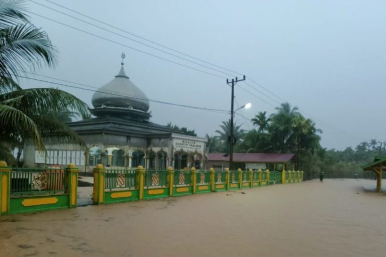 Banjir setengah meter landa Aceh Besar, belasan keluarga mengungsi