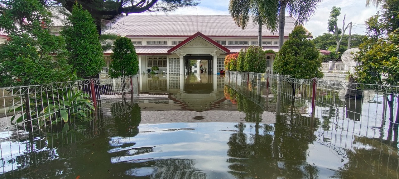 Kantor Bupati Pidie terendam banjir