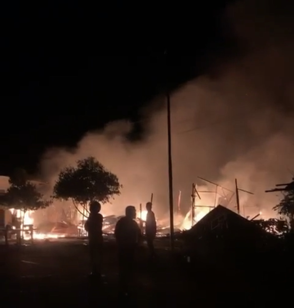 Empat kios di Aceh Besar ludes terbakar